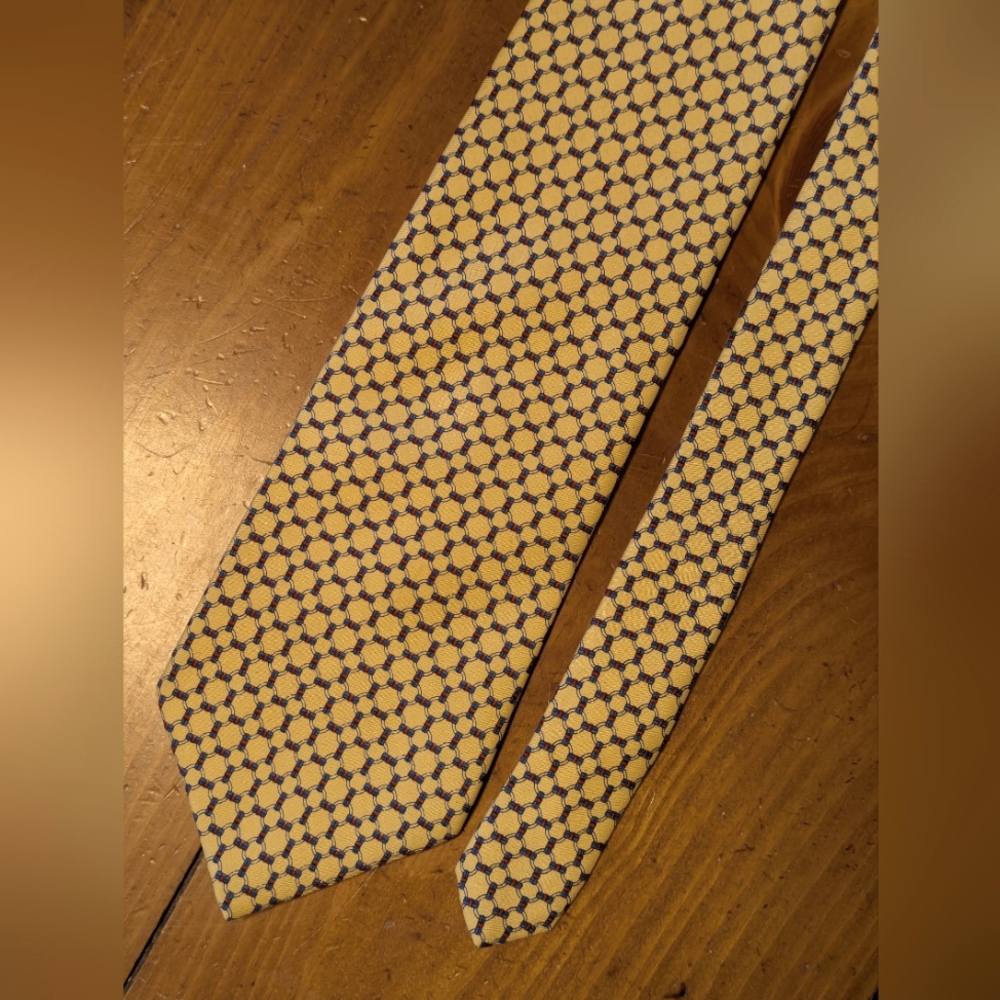 Brooks Brothers Stylish Yellow and Blue Tie with Modern Design